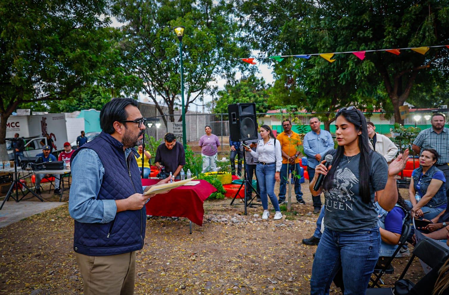Gámez Mendívil se reúne con habitantes de Prados del Sol, en Culiacán, Sin.
