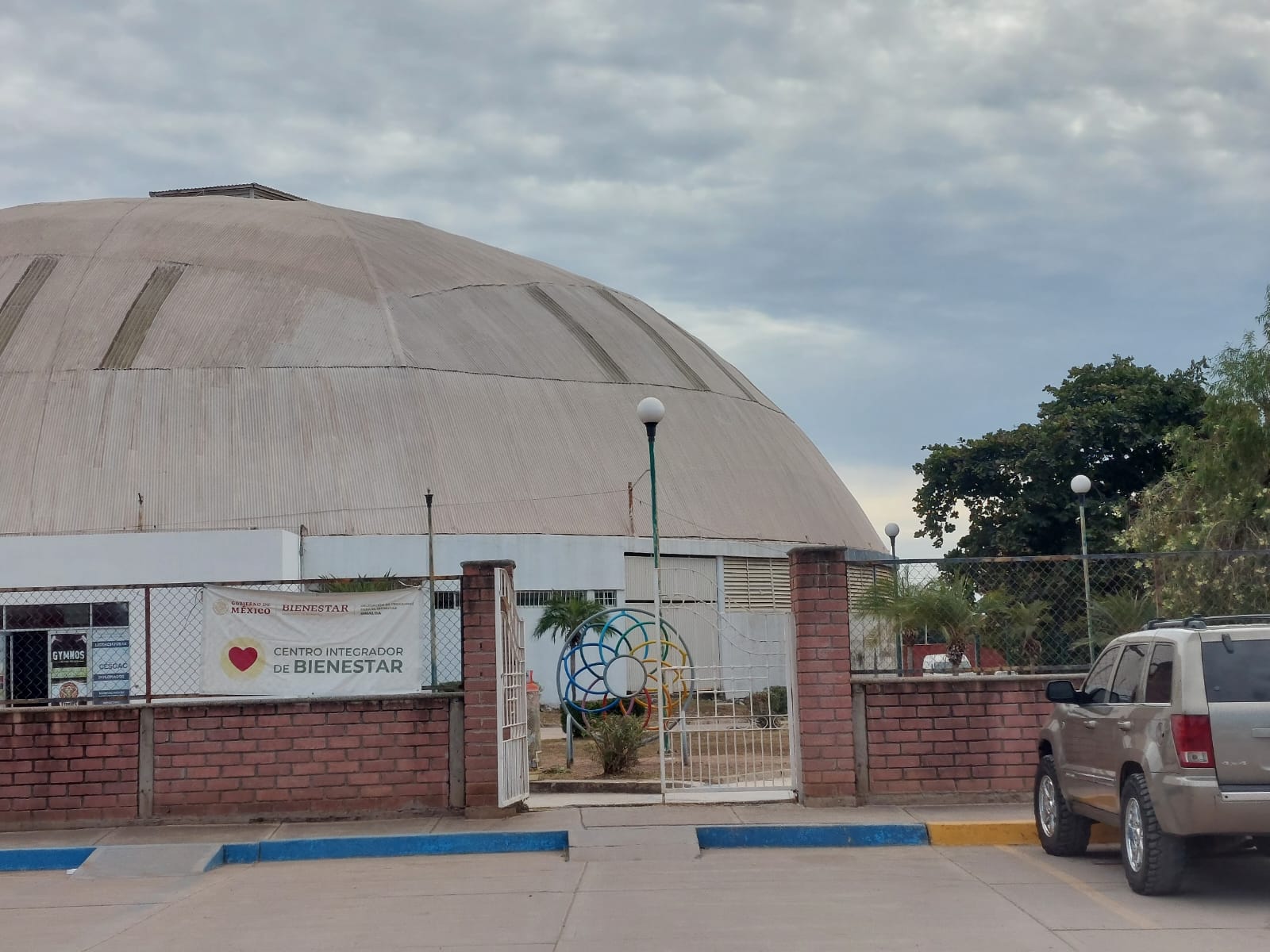 gimnasio municipal Hilda Gaxiola, conocido como “La Bola”
