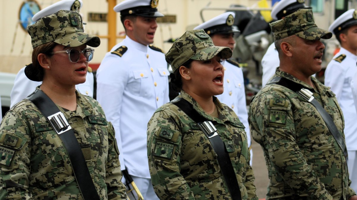 guadalupe juan jose bernal mendez nuevo comandante de la cuarta region naval en mazatlan banda de guerra
