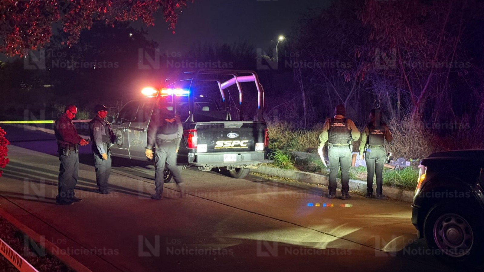 Un hombre sin vida con el rostro encintado fue localizado en el Tres Ríos, en Culiacán