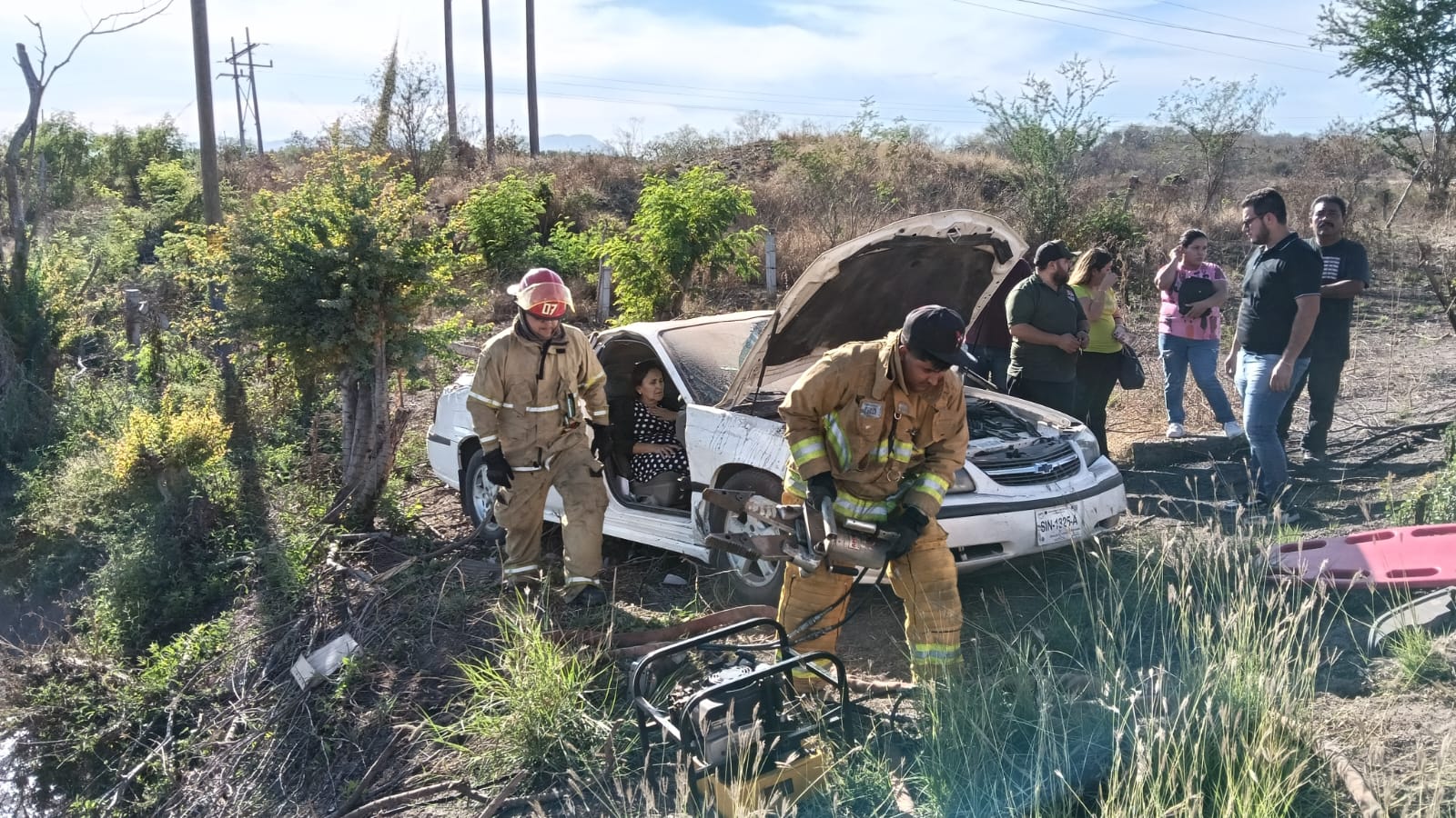 heridos tras choque entre auto y moto en pericos mocorito