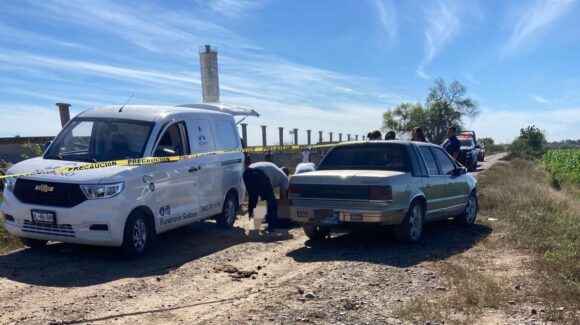Hombre es localizado sin vida al interior de un vehículo en Caimanero, Guasave, Sinaloa