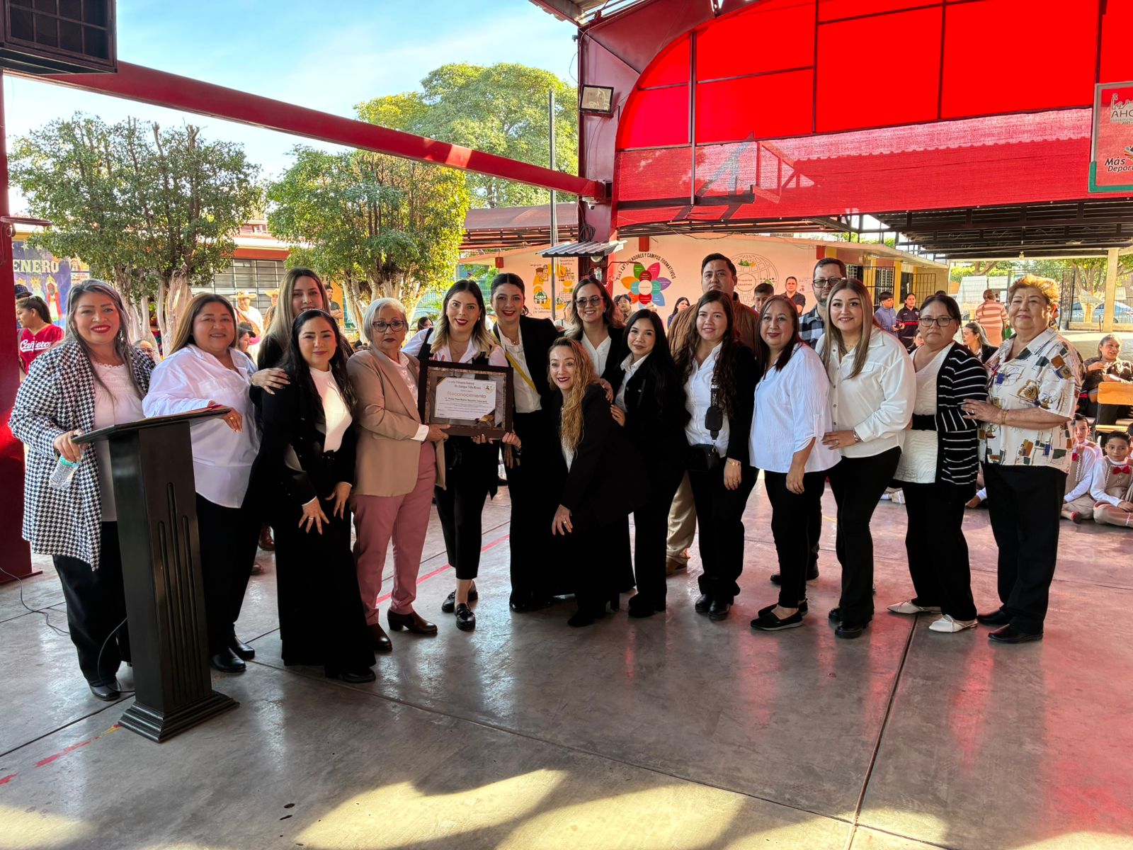 Homenaje a la maestra Dora Marañón