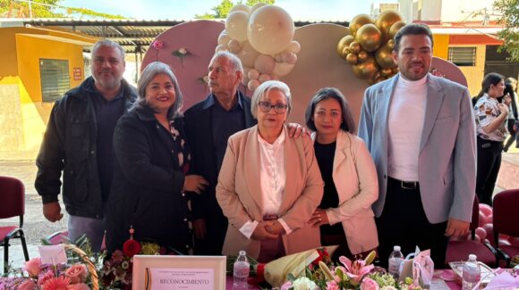 Reconocen 54 años de vocación y lucha social de la maestra Dora Marañón en emotivo homenaje de su jubilación