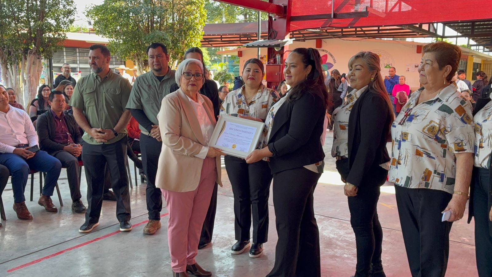 Homenaje a la maestra Dora Marañón