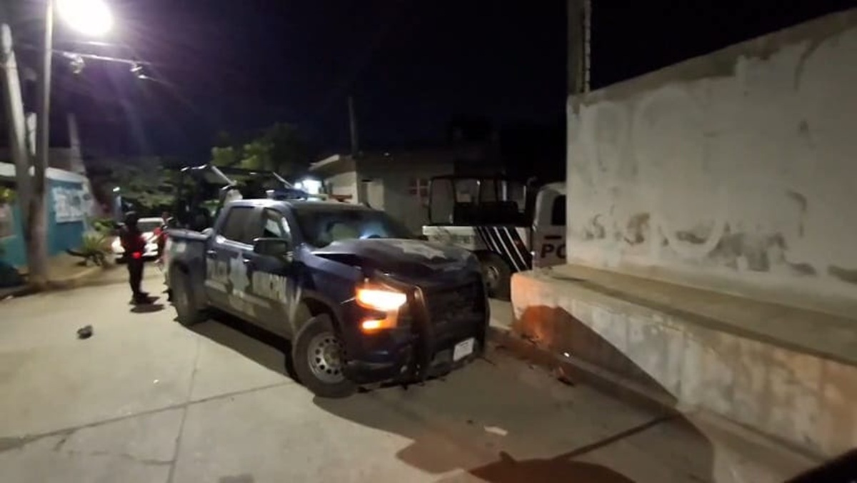 Hospitalizan a cinco policías municipales tras choque de patrullas en Mazatlán