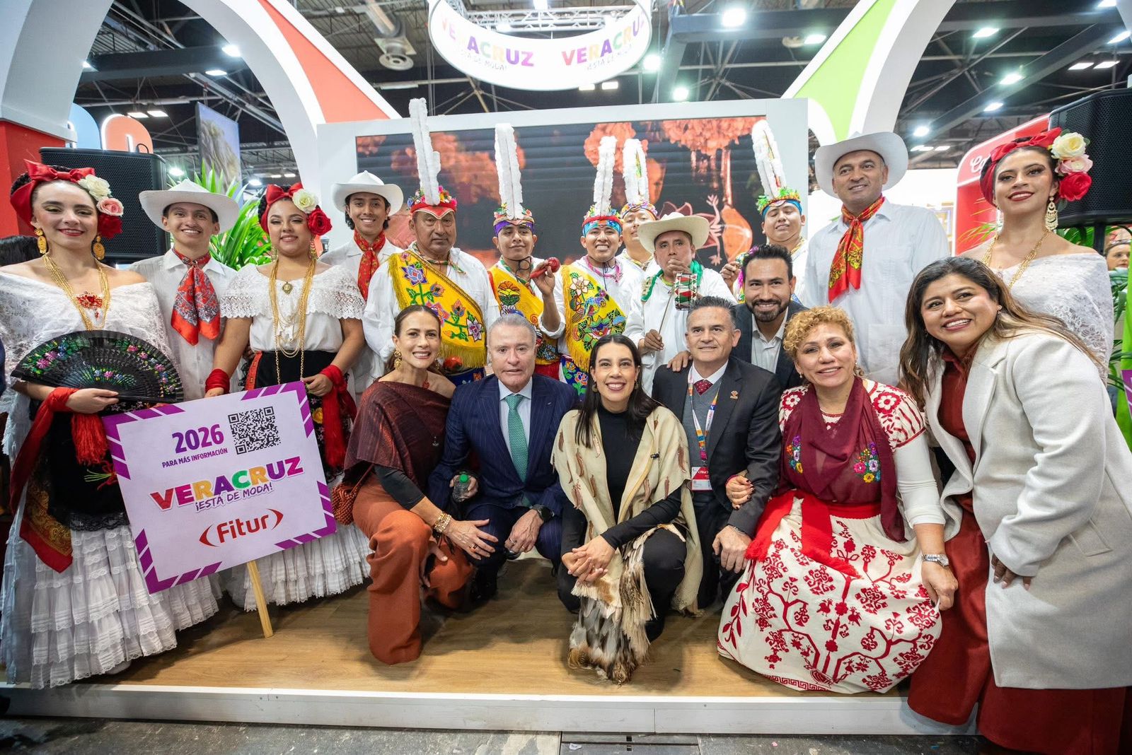 Josefina Rodríguez Zamora y Quirino Ordaz Coppel el corte de listón del Pabellón México en la FITUR 2026 en Madrid, España