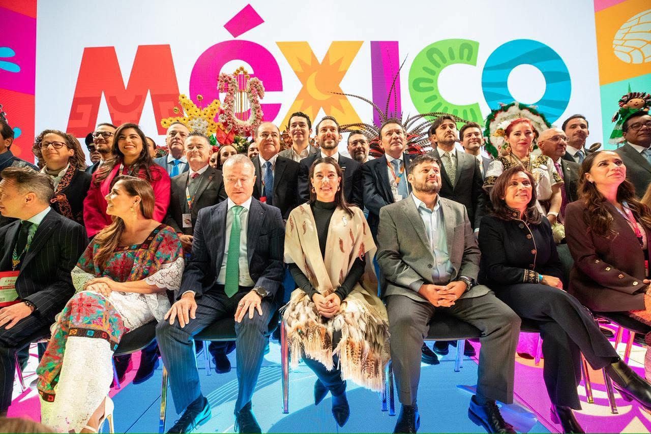 Josefina Rodríguez Zamora y Quirino Ordaz Coppel el corte de listón del Pabellón México en la FITUR 2026 en Madrid, España