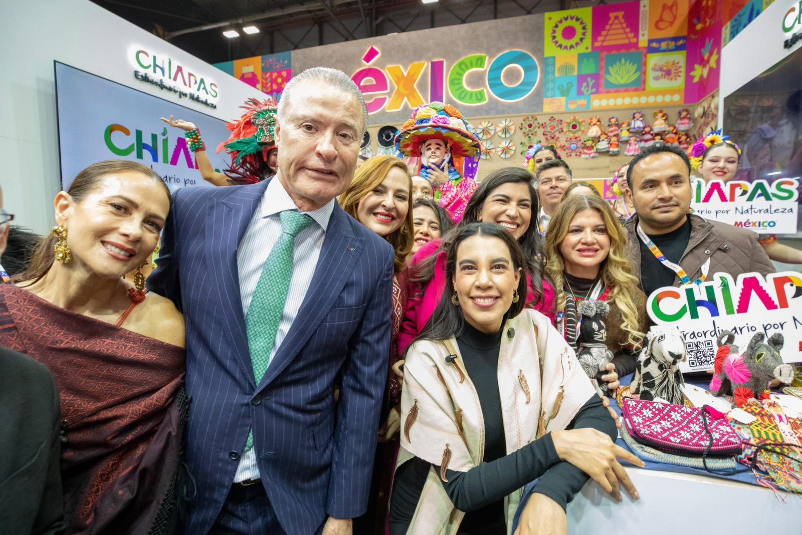 Josefina Rodríguez Zamora y Quirino Ordaz Coppel el corte de listón del Pabellón México en la FITUR 2026 en Madrid, España