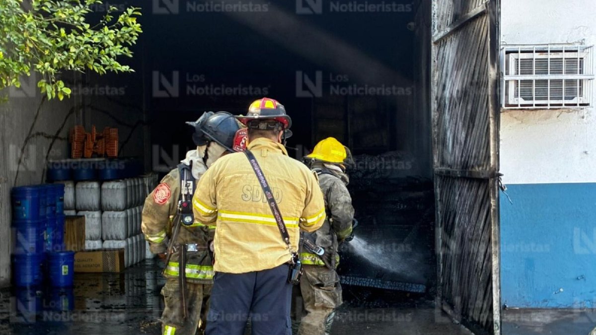 incendio de bodega de aceites en la insurgentes de los mochis bomberos