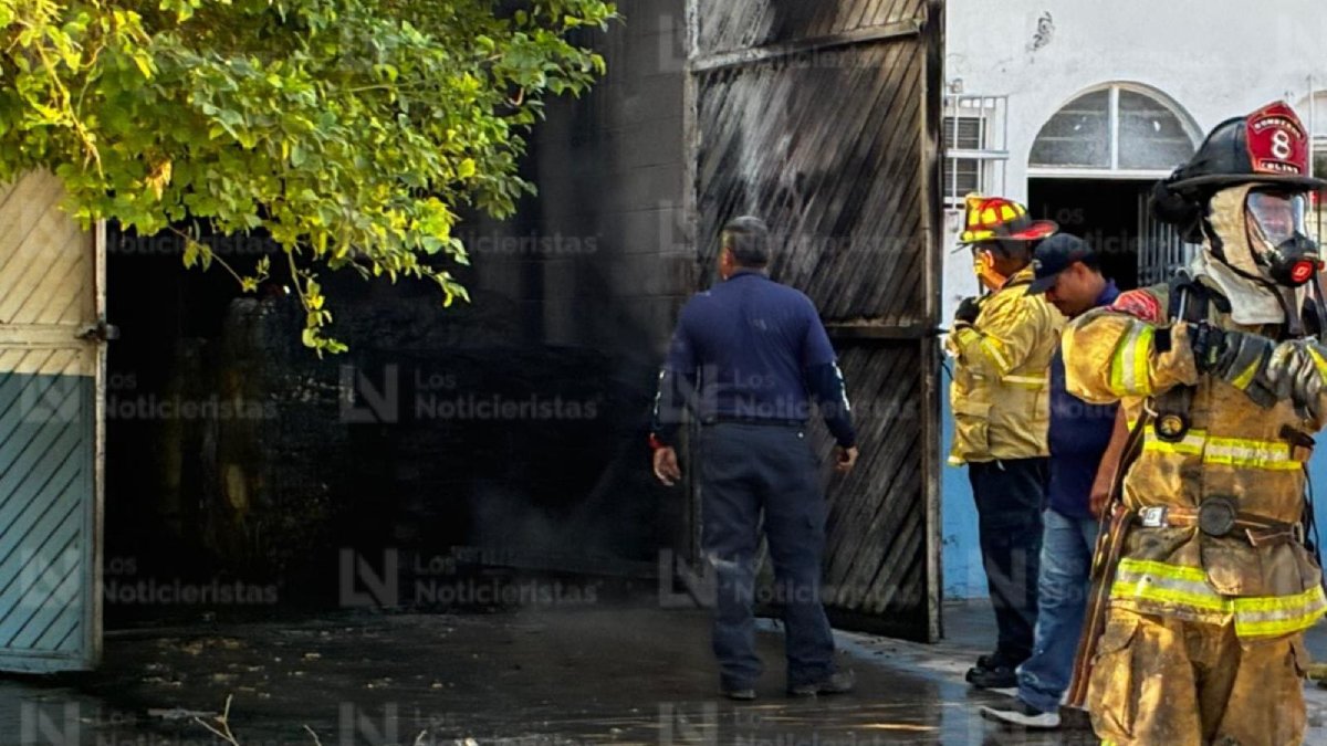 incendio de bodega de aceites en la insurgentes de los mochis elementos