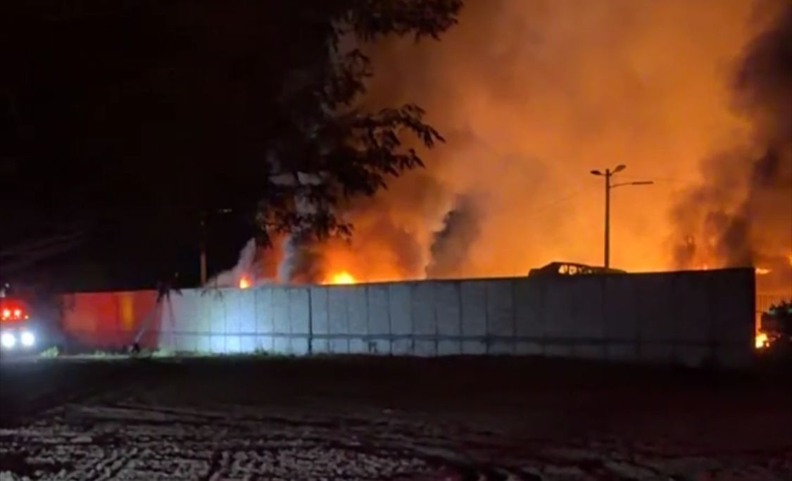 Incendio en pensión vehicular de Mazatlán, Sinaloa