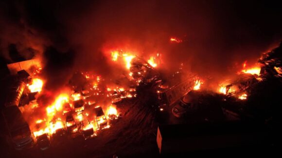 Mantienen vigilancia en pensión tras incendio en Villa Unión, Mazatlán, Sinaloa; Bomberos quieren evitar reactivación del fuego