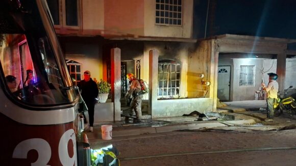 Se incendia vivienda en la colonia Santa Alicia, en Los Mochis, Sinaloa