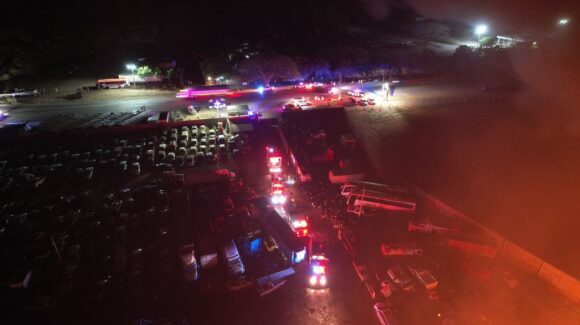 Explosión en pensión en Villa Unión, Sinaloa dejó dos lesionados y más de 130 vehículos dañados, confirma SSPM