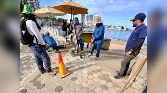Cierran acceso vehicular a playas en Paseo Claussen en Mazatlán, Sinaloa para cuidar a bañistas de ‘traileros enamorados’