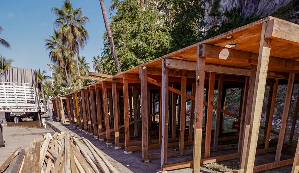 Instalan baños en zona carnavalera de Mazatlán