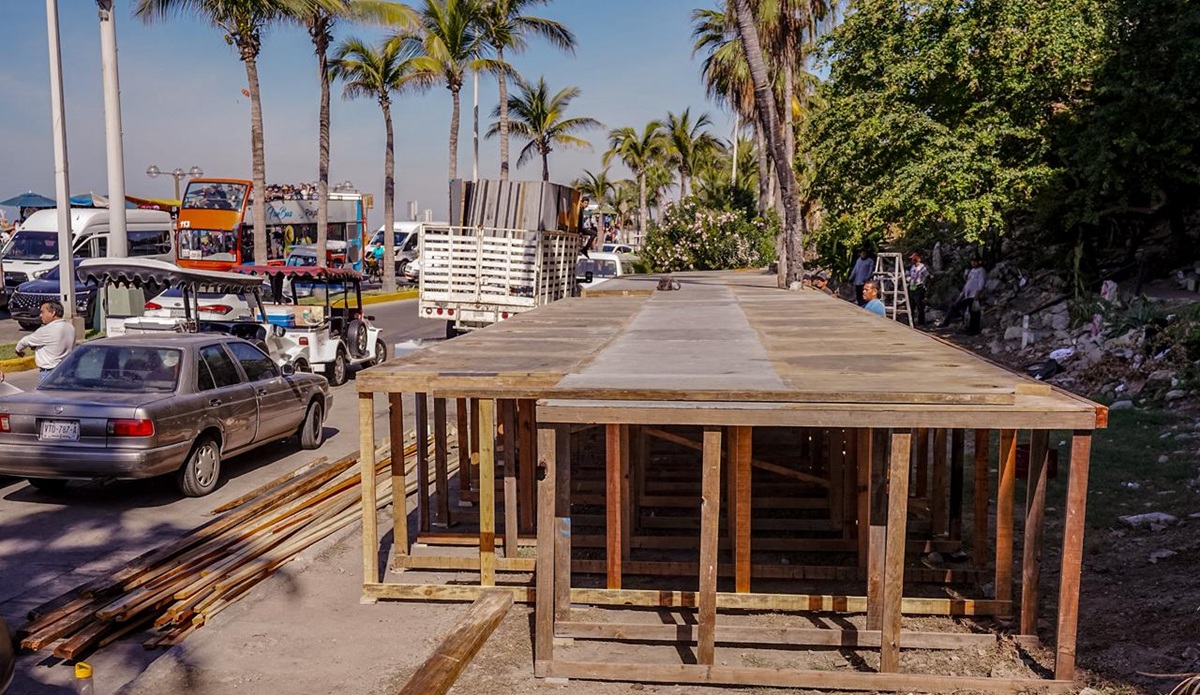Instalan baños en zona carnavalera de Mazatlán