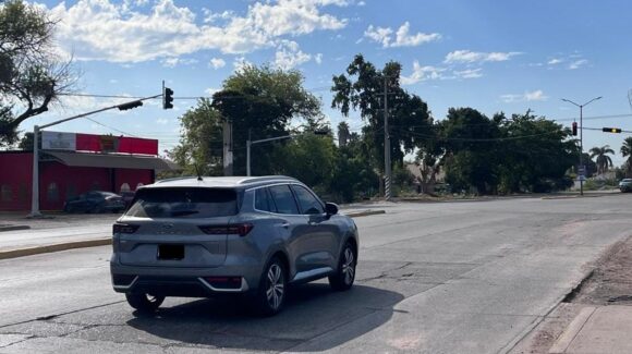 ¡Precaución! Arrancan en operación semáforos este lunes en cinco cruceros viales de Los Mochis, Sinaloa