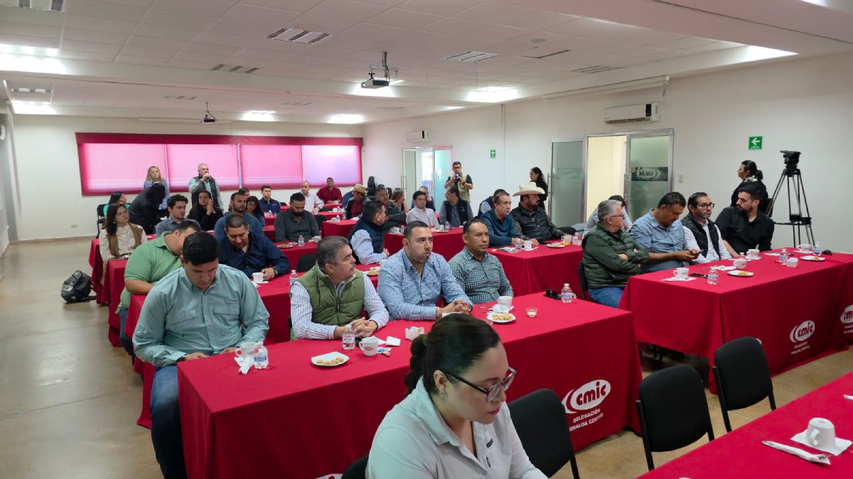 integrantes de la camara mexicana de la industria de la construccion asistentes