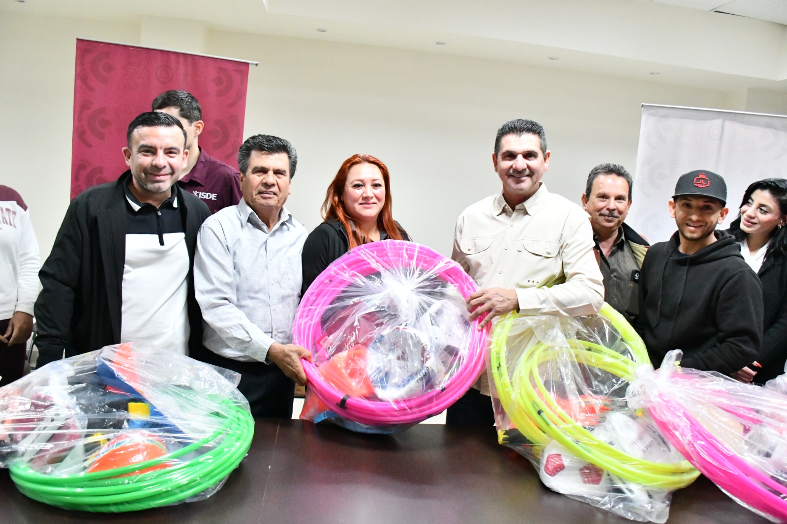 ISDE entrega material deportivo en Mocorito