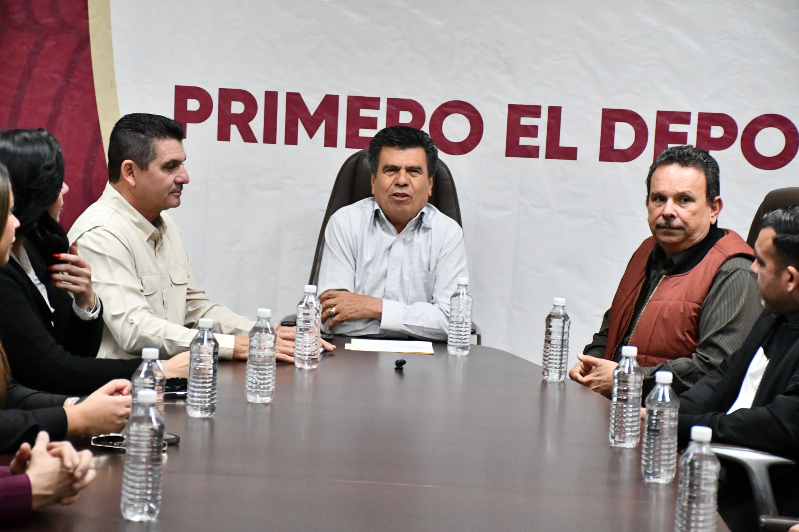 ISDE entrega material deportivo en Mocorito