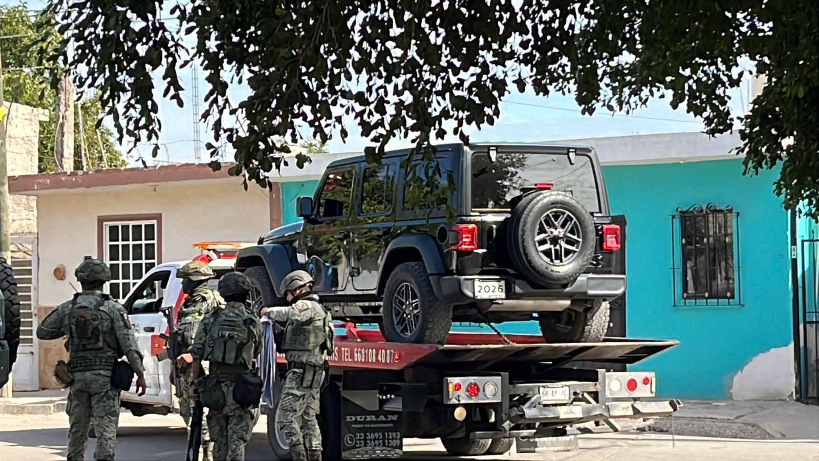 Aseguran un Jeep negro en operativos del Ejército Mexicano, en Guasave