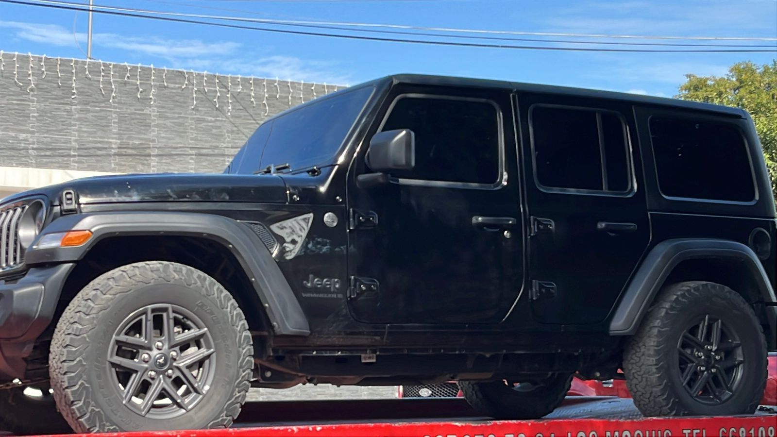 Aseguran un Jeep negro en operativos del Ejército Mexicano, en Guasave