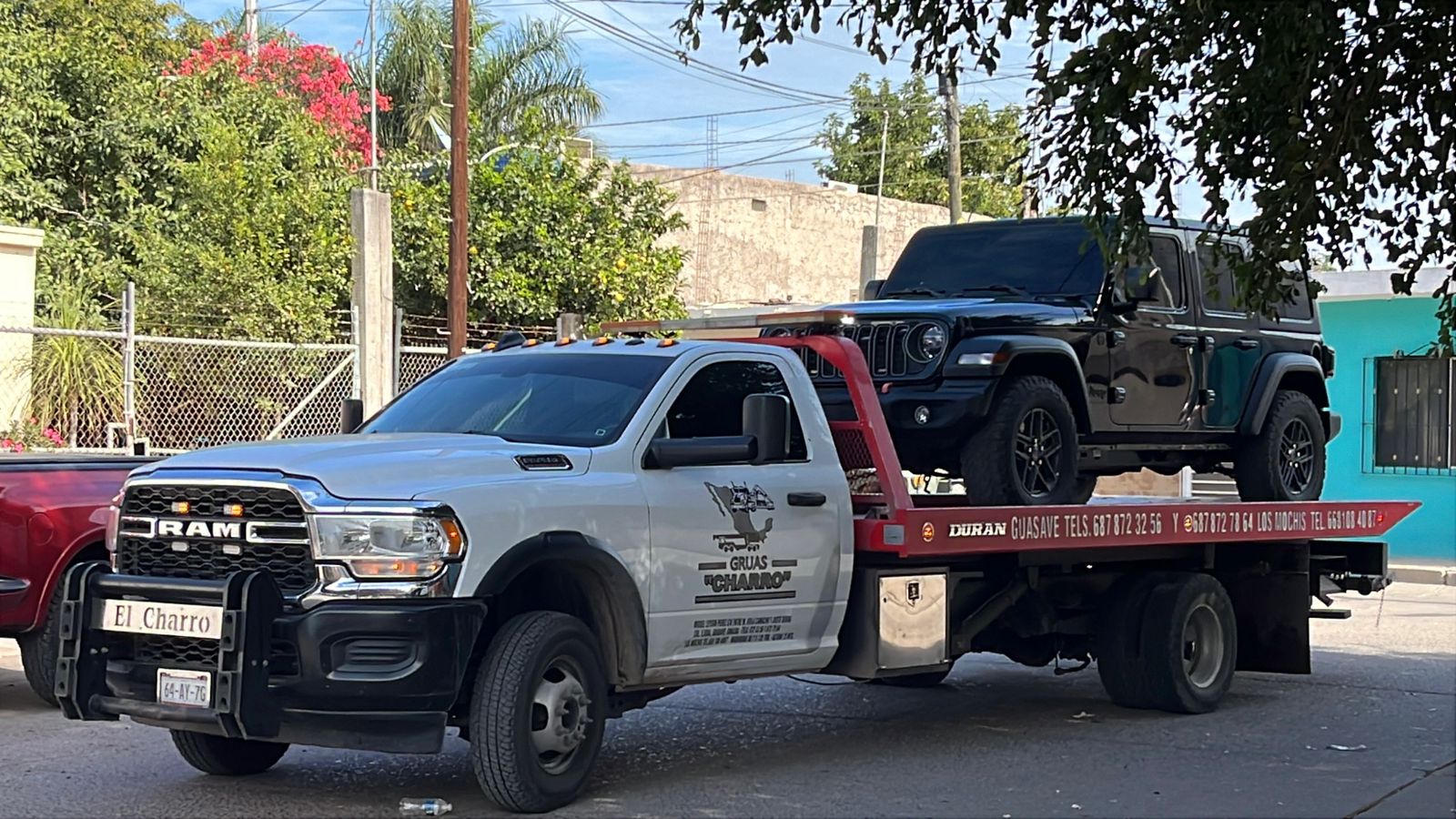 Aseguran un Jeep negro en operativos del Ejército Mexicano, en Guasave