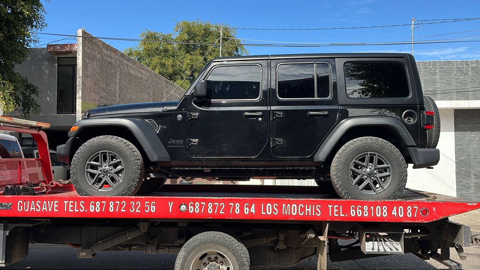 Aseguran un Jeep negro en operativos del Ejército Mexicano, en Guasave
