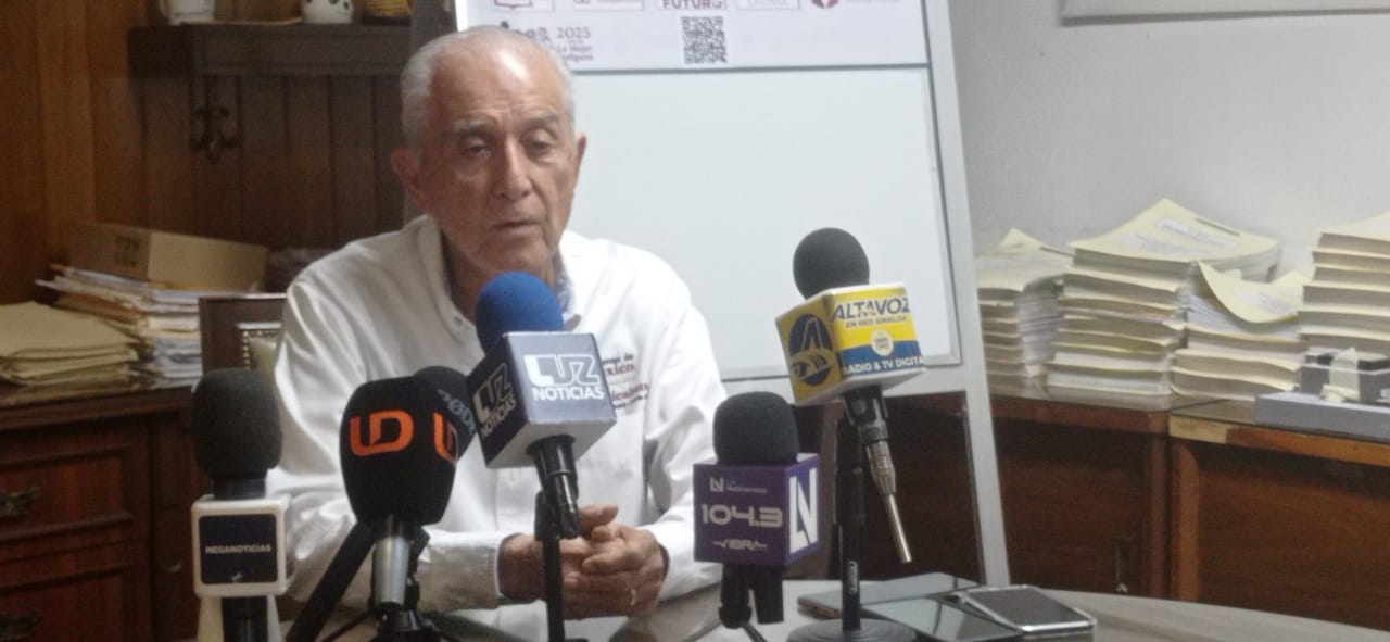 Jesús Vega Acuña en reunión con representantes de empresas acopiadoras y productores de trigo