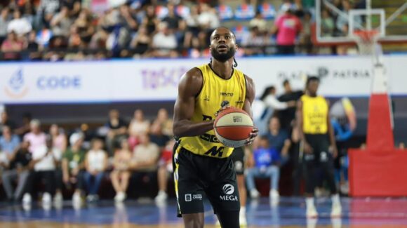 Los Caballeros de Culiacán anuncian el regreso de Johnny Hughes para Cibacopa 2026