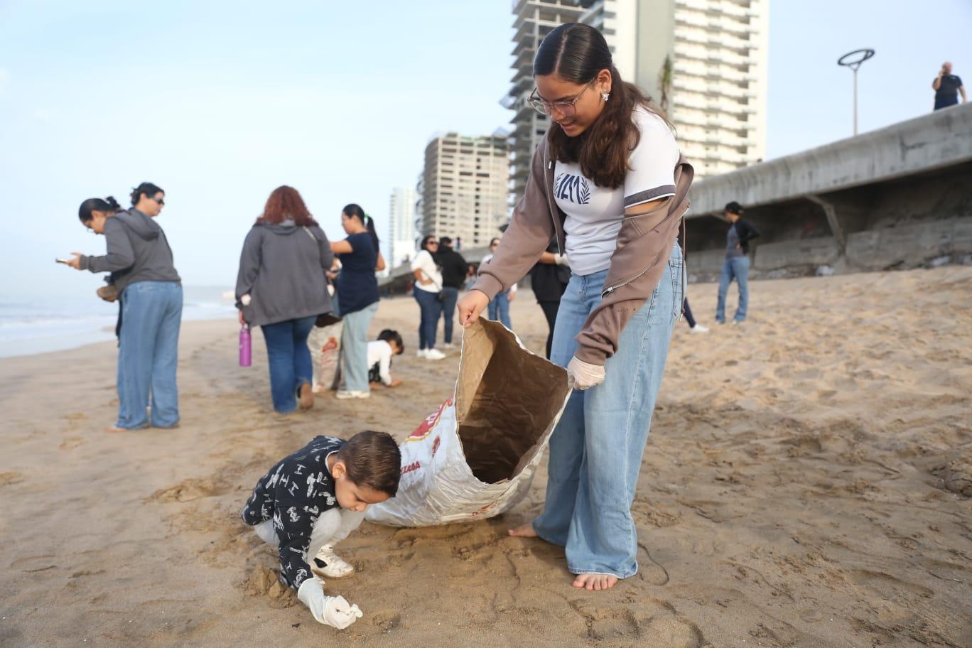 jornada del programa "Mazatlán te quiero limpio" desde el Malecón
