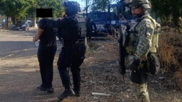 Militares detienen a sujeto armado en un Puesto de Inspección Ciudadana en Culiacán, Sinaloa