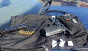 Aseguran arma de fuego y municiones a joven en Culiacán