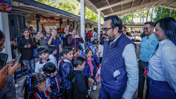 Gámez Mendívil se compromete a atender las necesidades de la comunidad estudiantil de la Escuela 22 de diciembre, en Culiacán