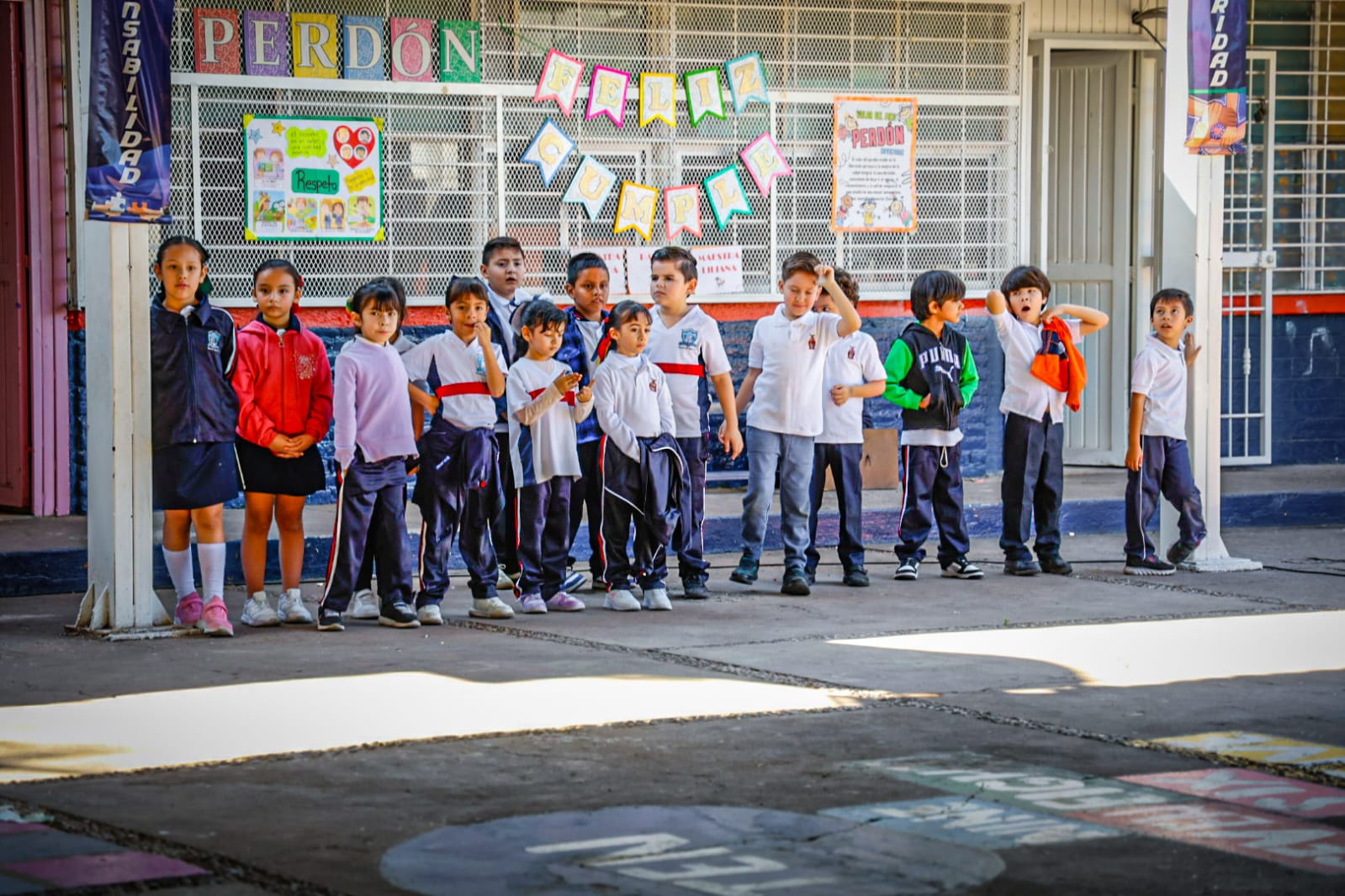 Juan de Dios Gámez Mendívil visitó la Escuela Primaria Federal 22 de Diciembre