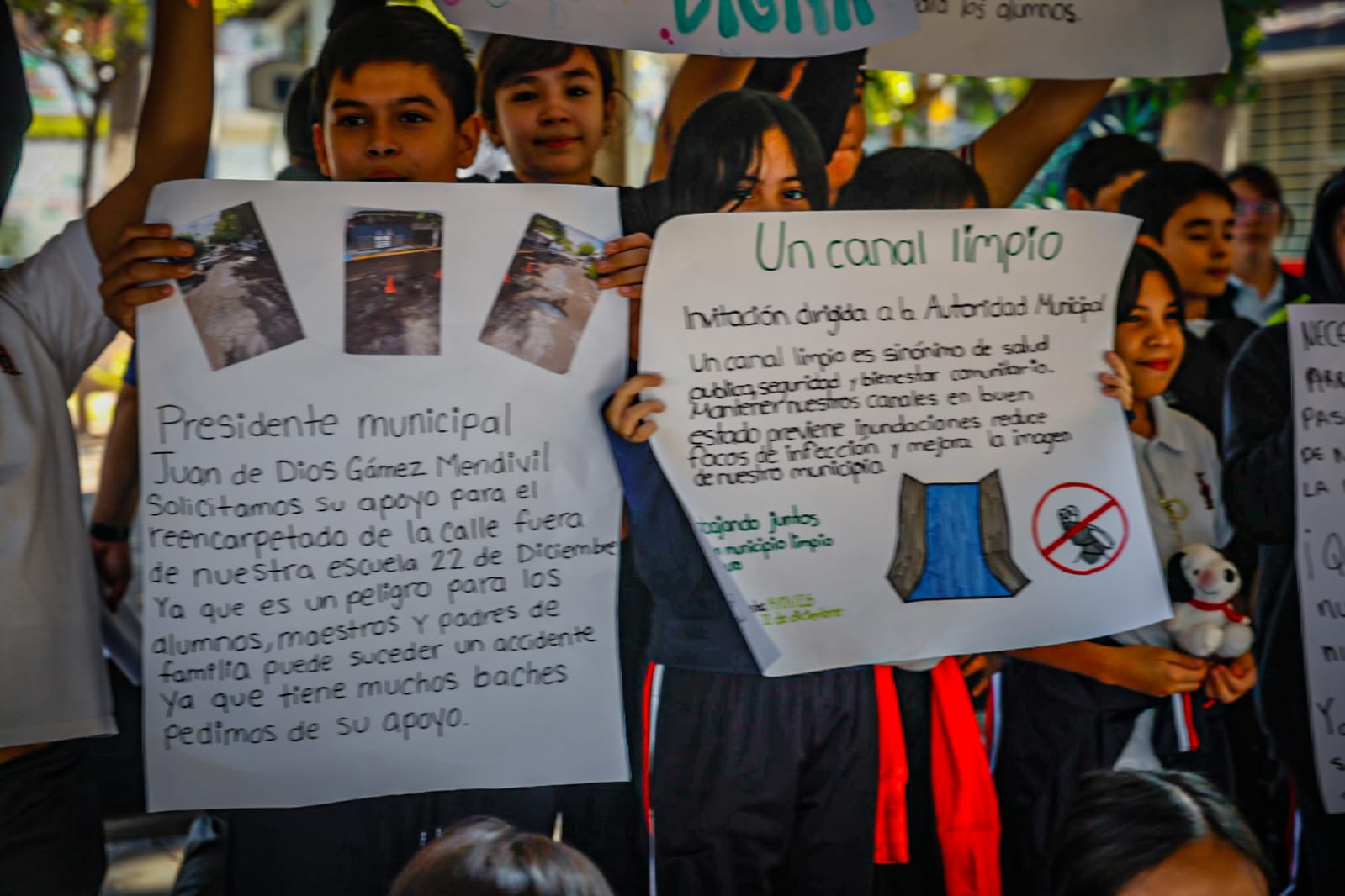 Juan de Dios Gámez Mendívil visitó la Escuela Primaria Federal 22 de Diciembre