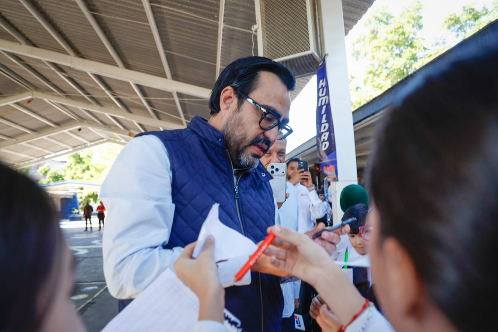Juan de Dios Gámez Mendívil visitó la Escuela Primaria Federal 22 de Diciembre