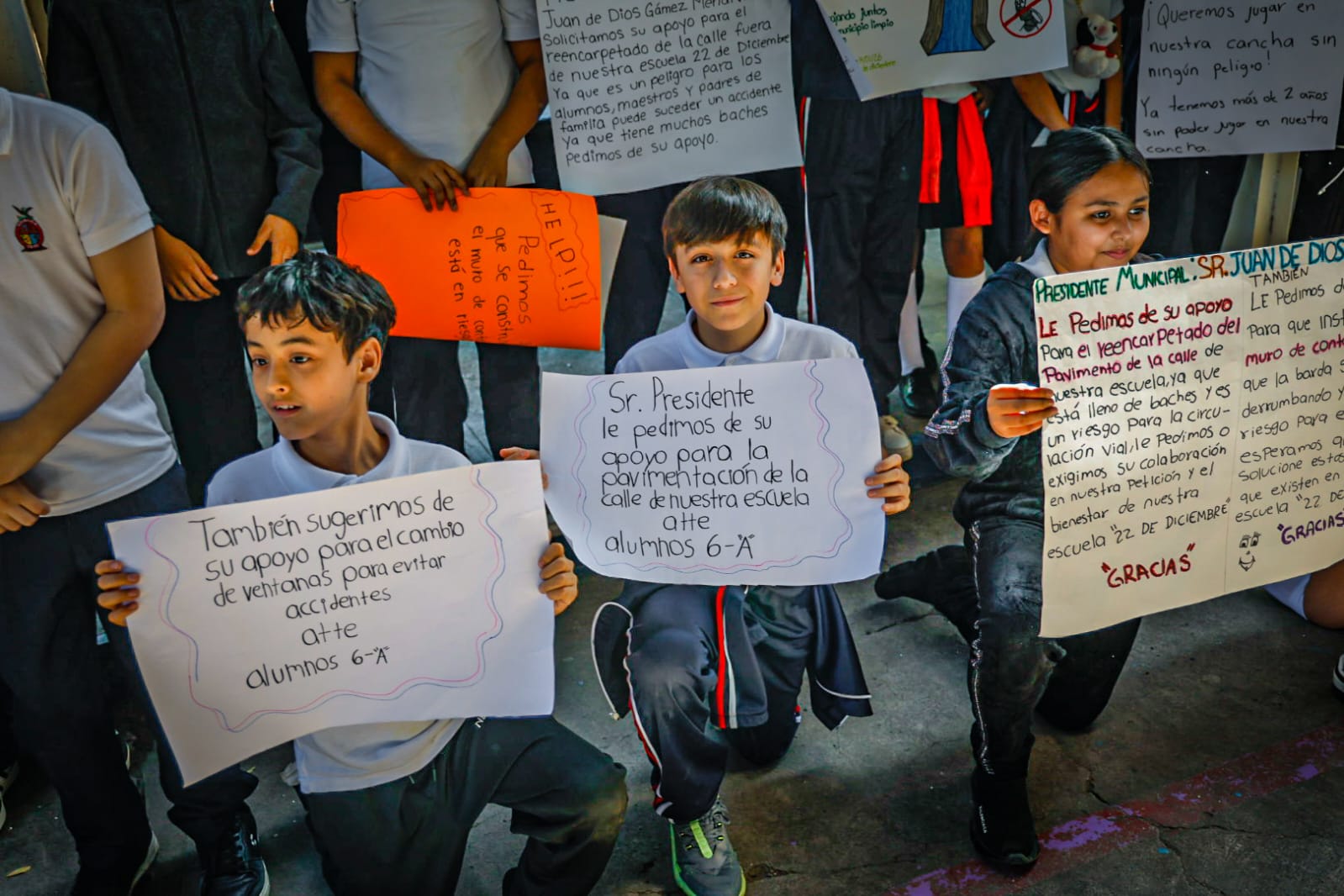 Juan de Dios Gámez Mendívil visitó la Escuela Primaria Federal 22 de Diciembre