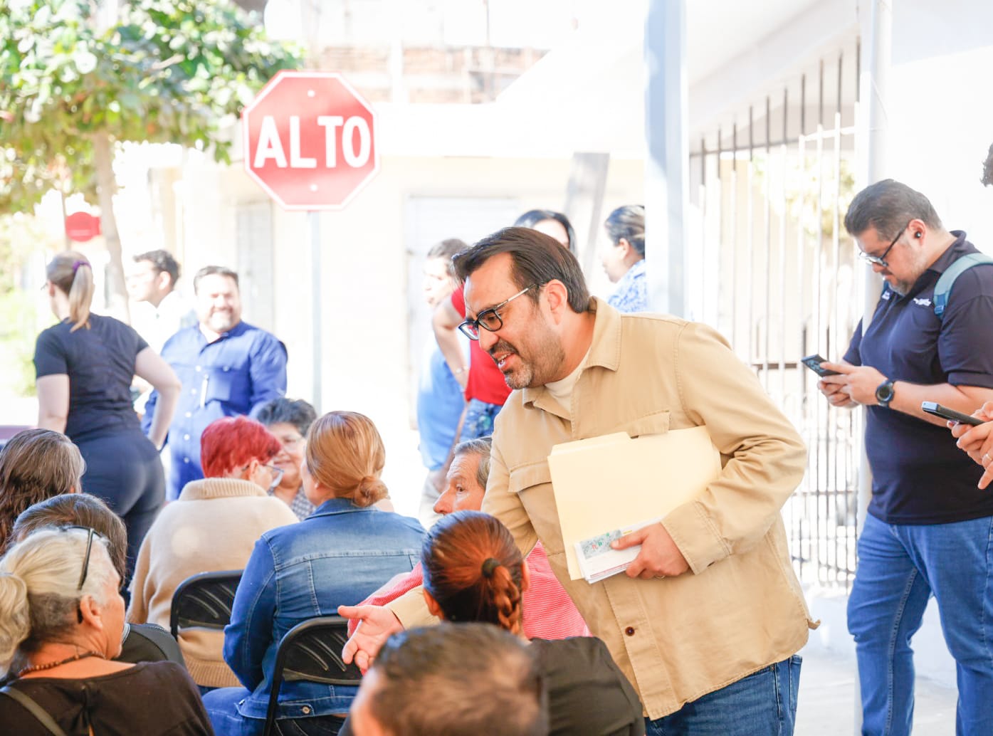 Entrega alcalde Gámez una calle y da el banderazo para otro tramo en Quilá