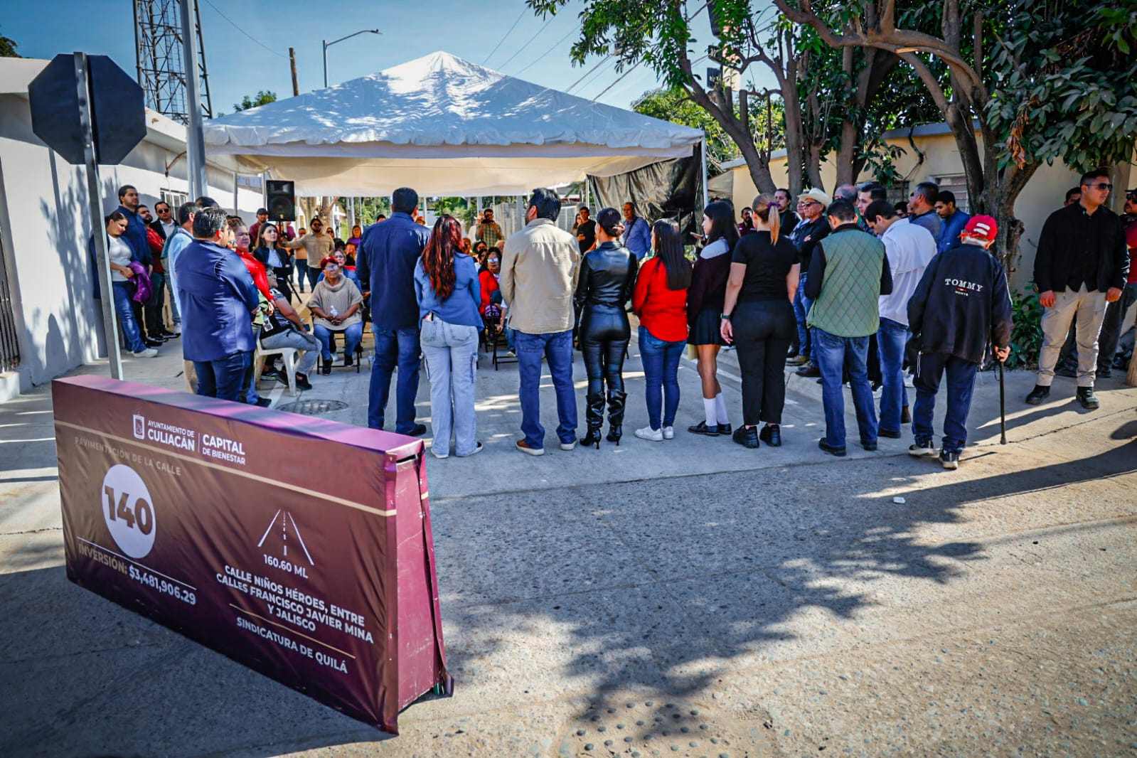 Entrega alcalde Gámez una calle y da el banderazo para otro tramo en Quilá