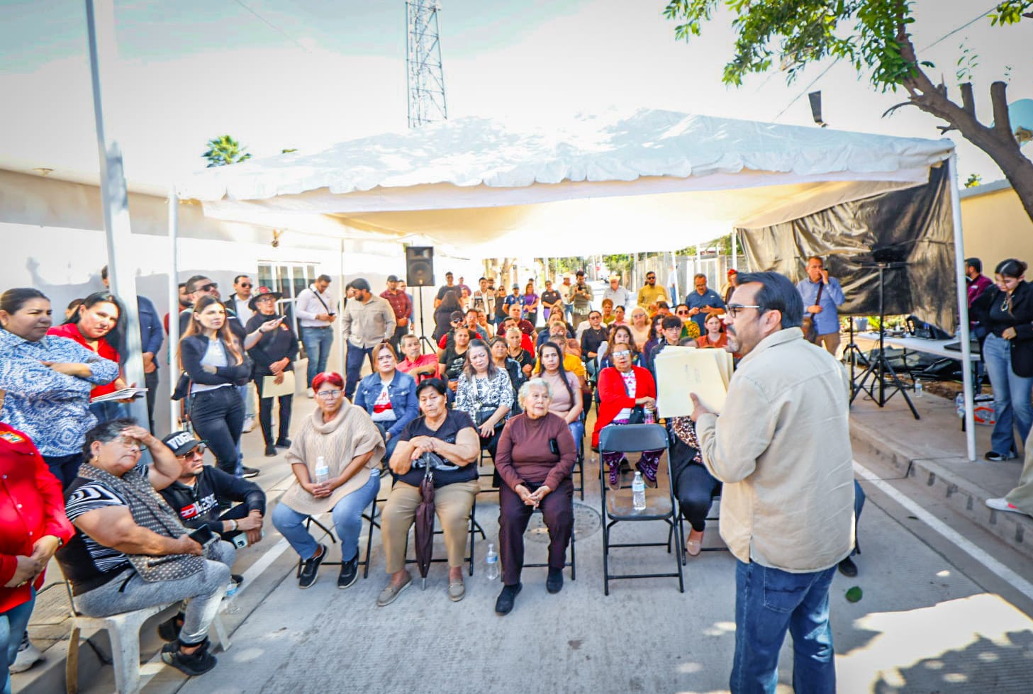 Entrega alcalde Gámez una calle y da el banderazo para otro tramo en Quilá