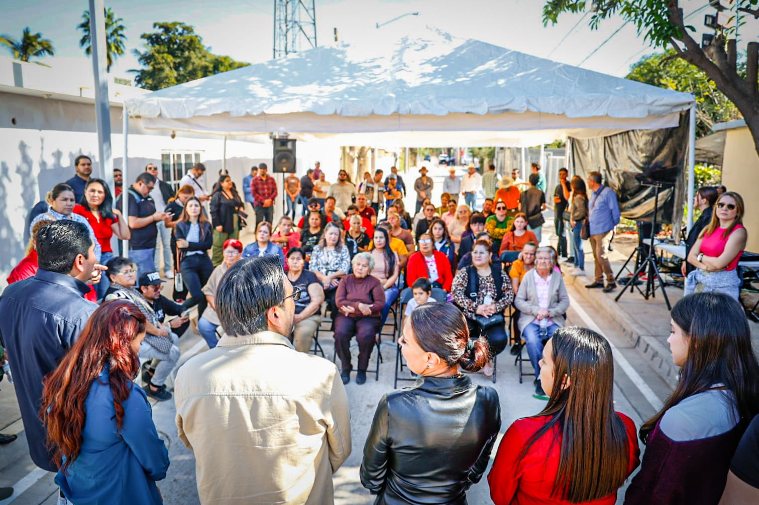 Entrega alcalde Gámez una calle y da el banderazo para otro tramo en Quilá