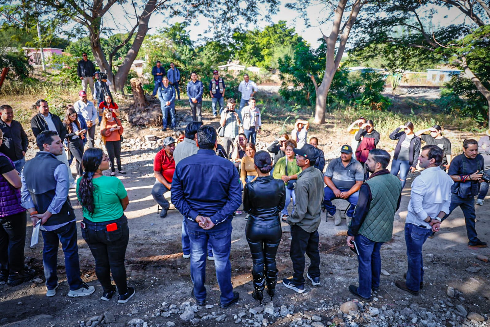 Juan de Dios Gámez inaugura obras y realiza gira por Quilá