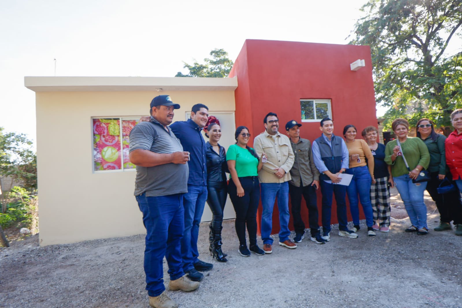 Juan de Dios Gámez inaugura obras y realiza gira por Quilá
