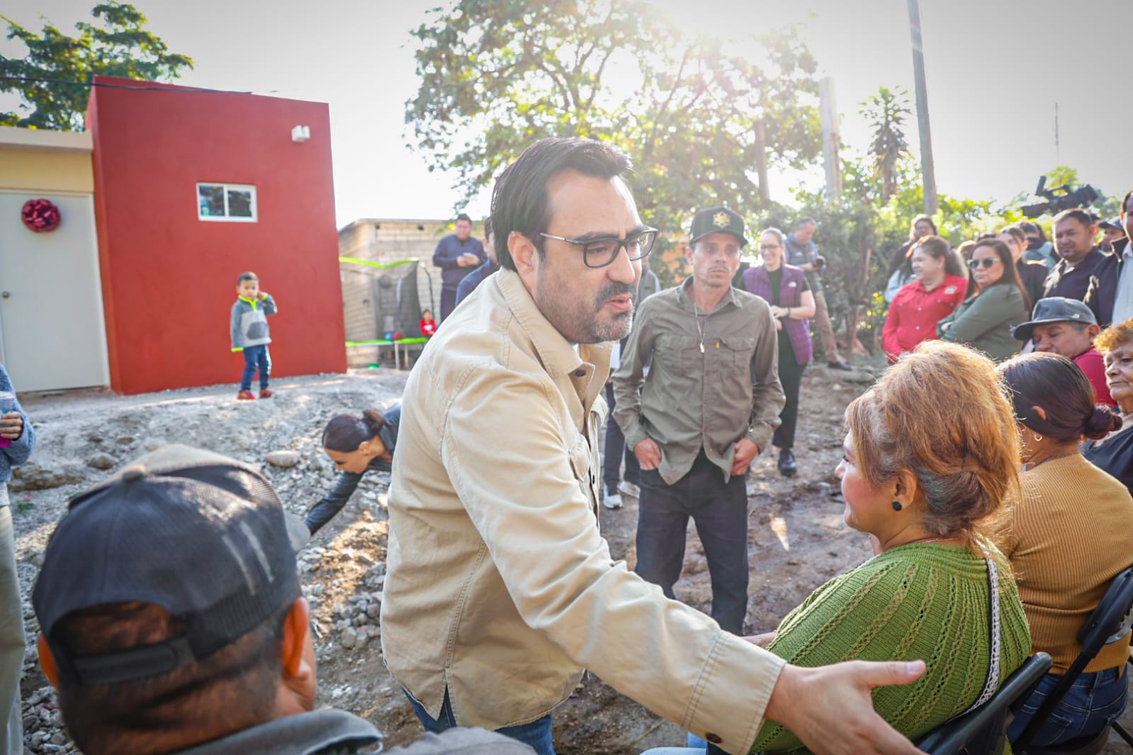 Juan de Dios Gámez inaugura obras y realiza gira por Quilá