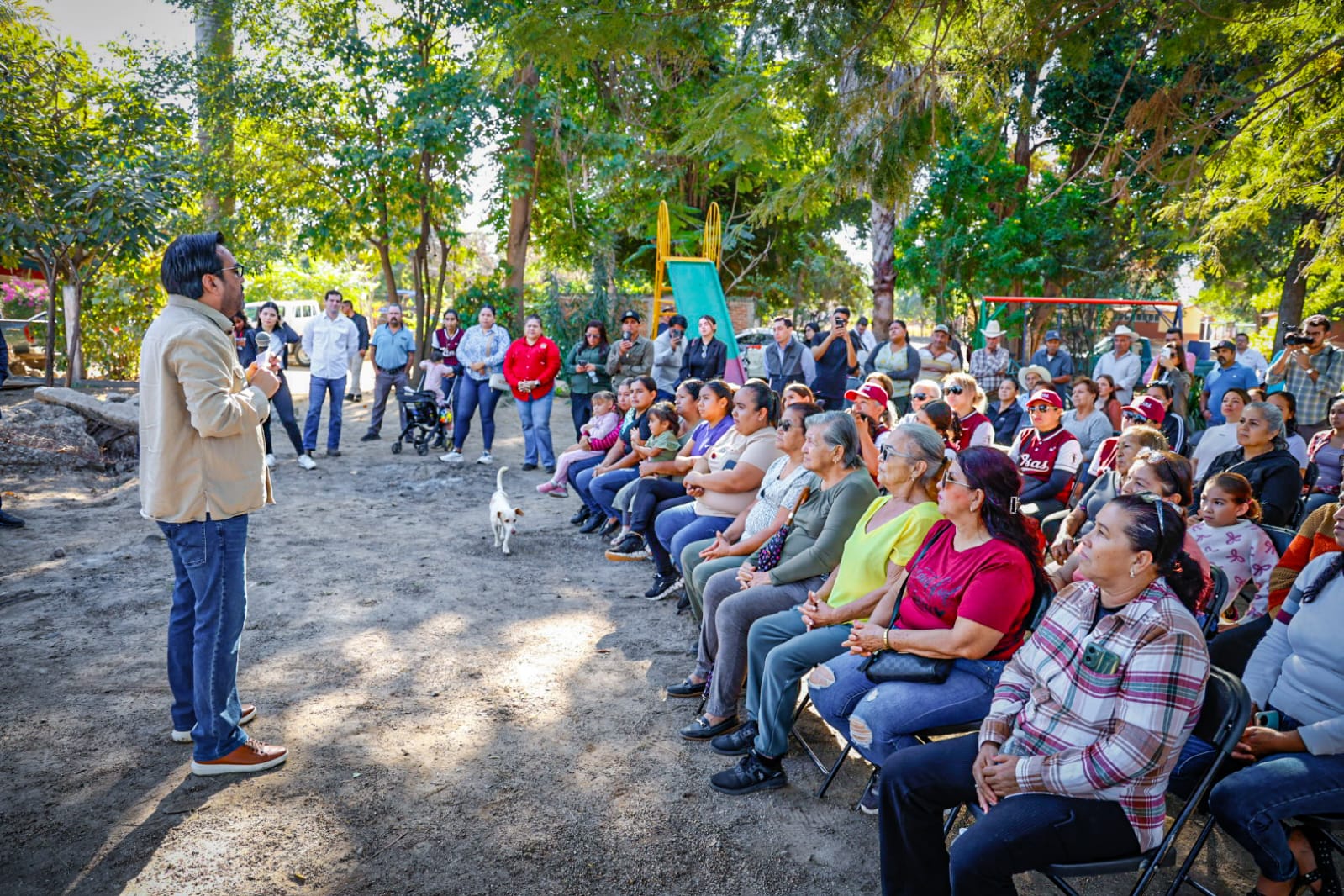 Juan de Dios Gámez inaugura obras y realiza gira por Quilá