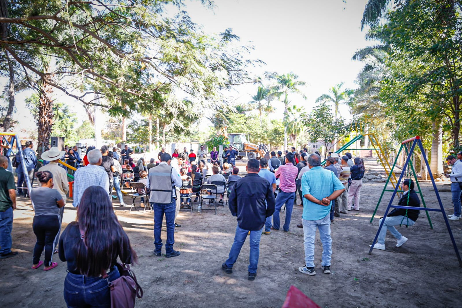 Juan de Dios Gámez inaugura obras y realiza gira por Quilá