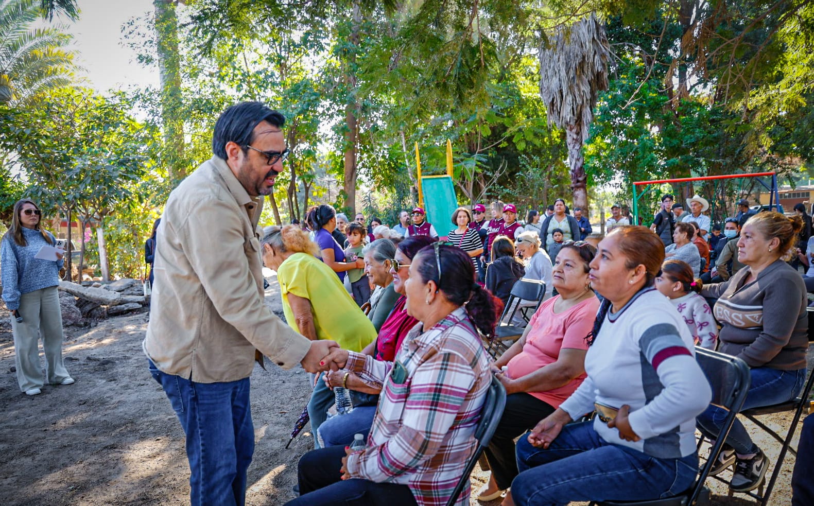 Juan de Dios Gámez inaugura obras y realiza gira por Quilá